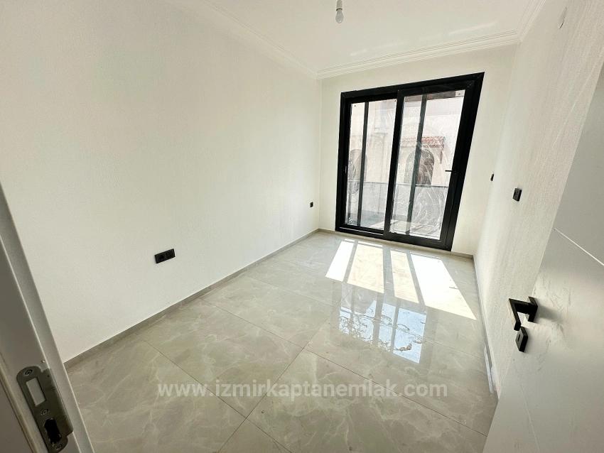 Seferihisar Doğanbey Merkezde Geniş Sıfır Satılık 5+1 Villa