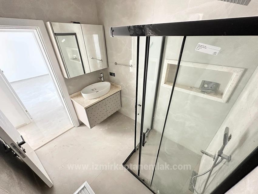 Seferihisar Doğanbey Merkezde Geniş Sıfır Satılık 5+1 Villa