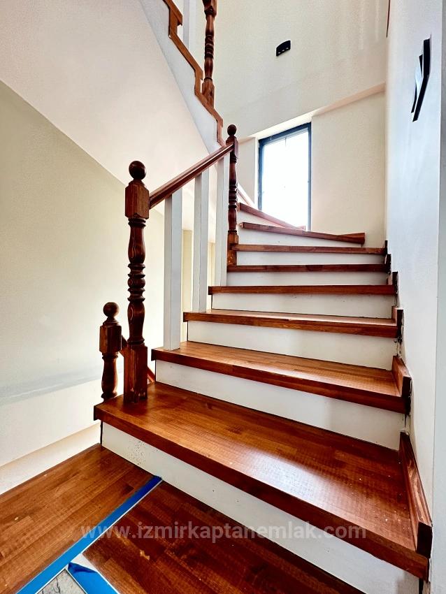 Doğanbeyde 300M2 Brüt Bağımsız Havuzlu Geniş Satılık 3+1 Villa