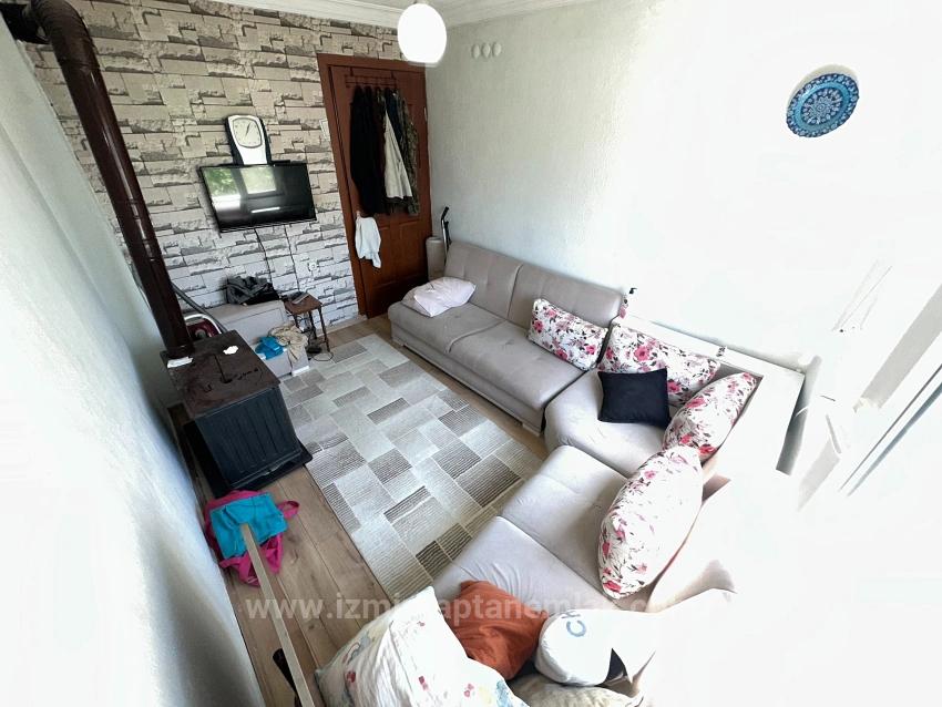 Seferihisar Ürkmez'de Ara Kat Ön Cephe Plaja 450M Satılık 2+1 Daire