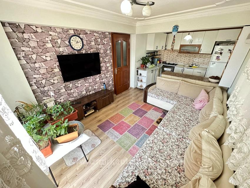 Seferihisar Ürkmez'de Ara Kat Ön Cephe Plaja 450M Satılık 2+1 Daire