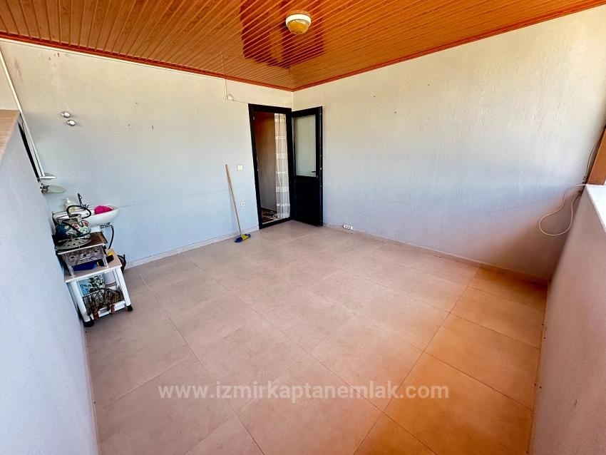 Seferihisar Ürkmez'de Plaja 300M Ayrı Mutfaklı Satılık 4+1 Tripleks