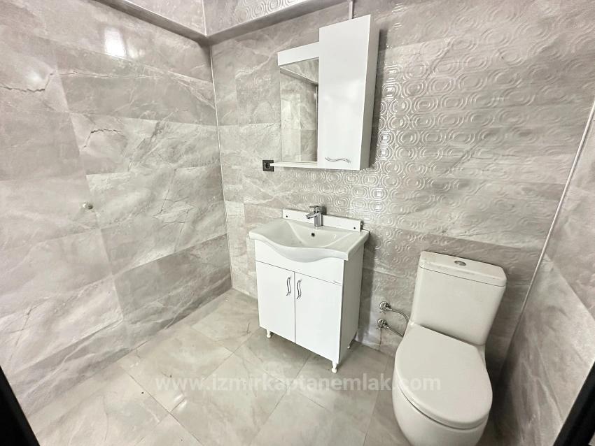 Seferihisar Ürkmez Merkezde Sıfır Yapılı Ferah Satılık 2+1 Daire