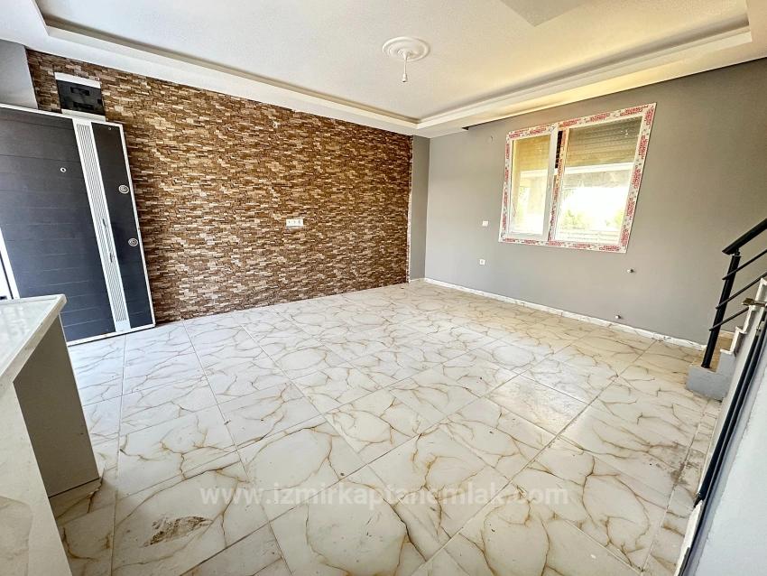 Seferihisar Doğanbey'de Plaja 500M Geniş Bahçeli Satılık Sıfır 3+1 Villa