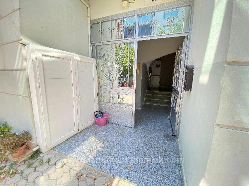 Seferihisar Ürkmez Bengiler'de Kullanışlı 2.Kat Temiz Satılık 2+1 Daire