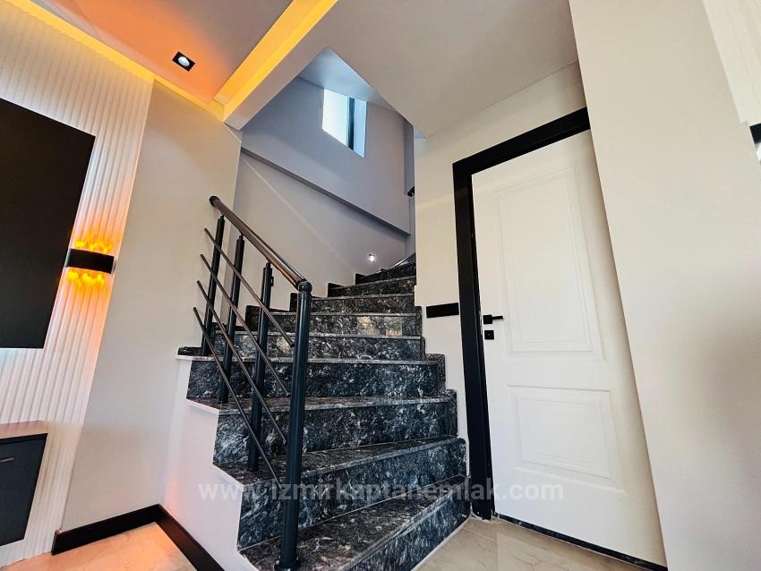 Seferihisar Doğanbey'de 210M2 Bağımsız Lüks Bahçeli Satılık 3+1 Villa