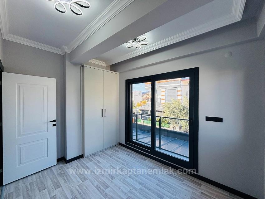 Seferihisar Doğanbey'de 210M2 Bağımsız Lüks Bahçeli Satılık 3+1 Villa