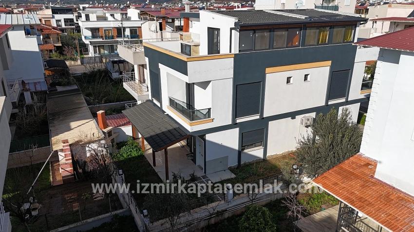 Seferihisar Doğanbey Payamlı Mah. Satılık 3+1 Yazlık - 160 m²