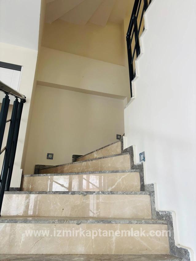 Seferihisar Doğanbey Payamlı Mah. Satılık 3+1 Yazlık - 160 m²