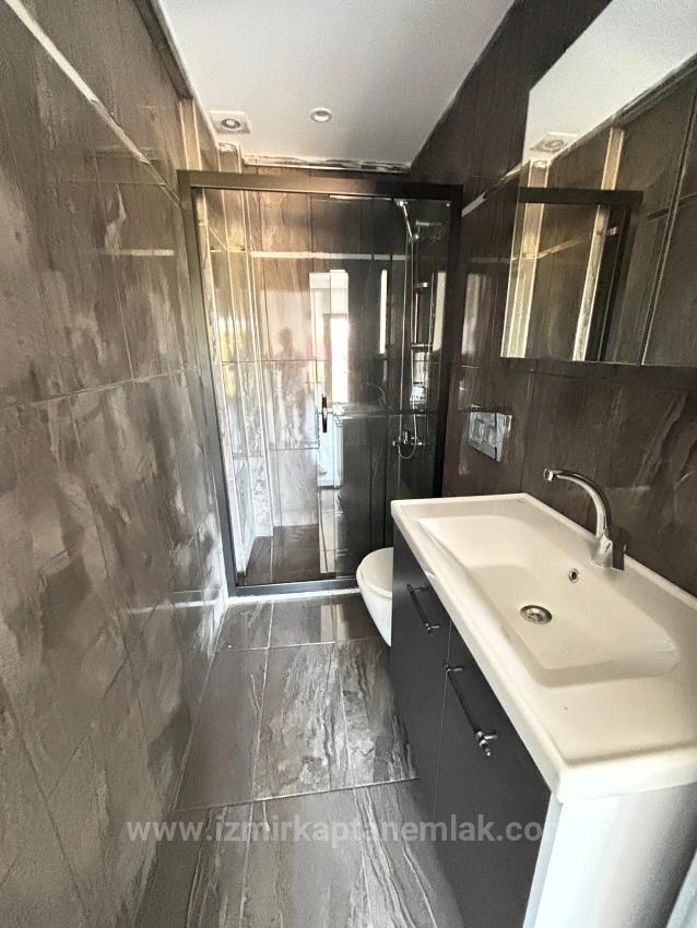 Menderes Özdere'de Plaja 500 M Otoparklı Geniş Bahçeli 3+1 Satılık Villa