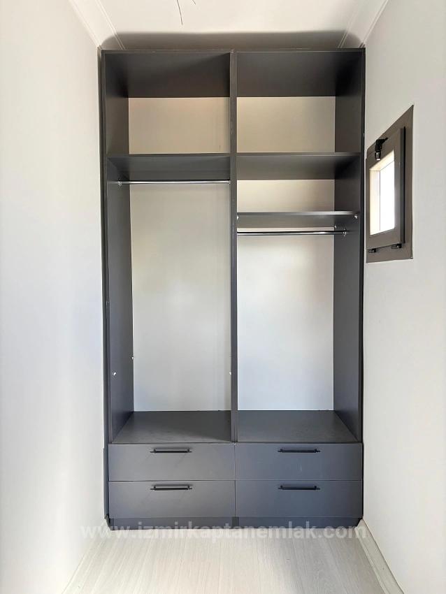 Menderes Özdere'de Plaja 500 M Otoparklı Geniş Bahçeli 3+1 Satılık Villa