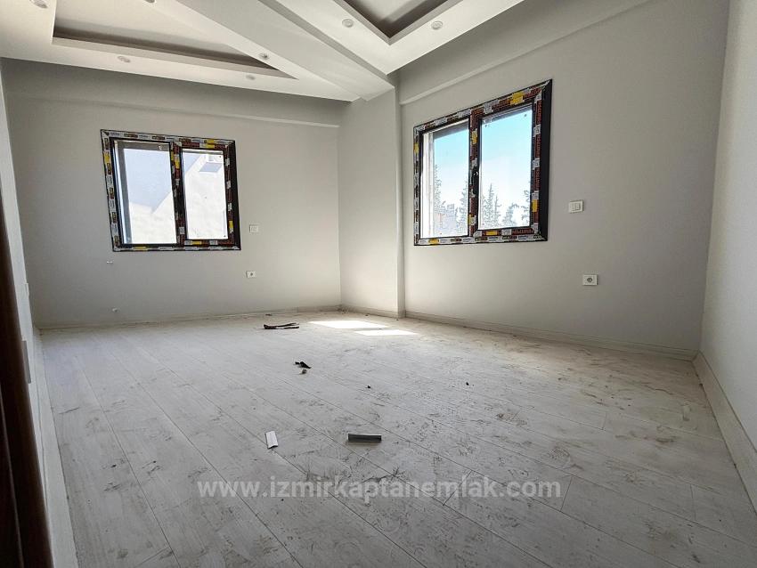 Menderes Özdere Merkezi Konumdabahçeli Ayrı Mutfaklı 3+1 Satılık Villa