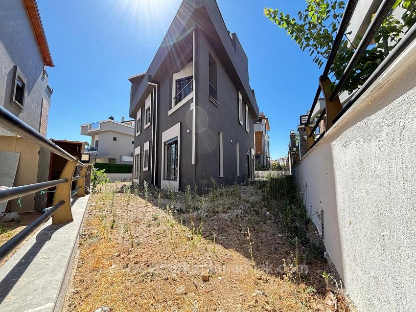 Menderes Özdere'de Müstakil Girişli Ferah Yapılı 3+1 Satılık Villa