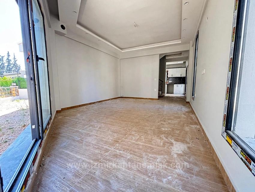 Menderes Özdere'de Müstakil Girişli Ferah Yapılı 3+1 Satılık Villa