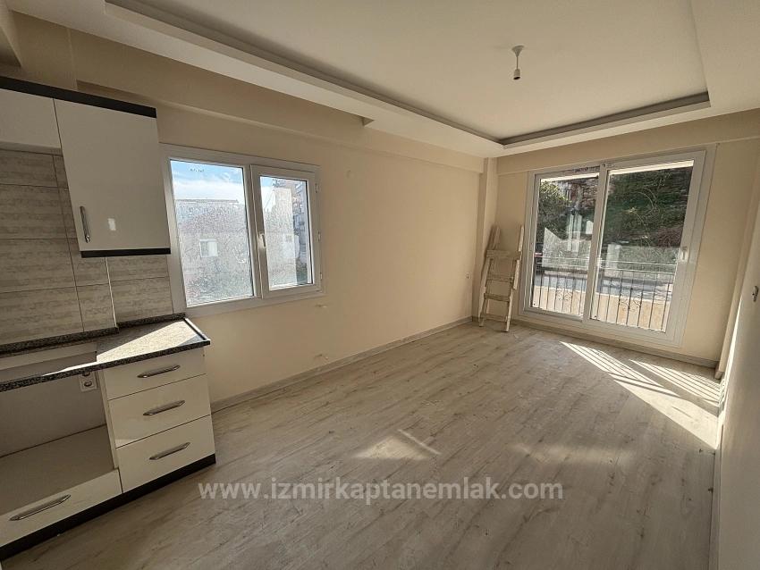 Menderes Gümüldür Fevzi Çakmak'da 2+2 Satılık Daire Dubleks