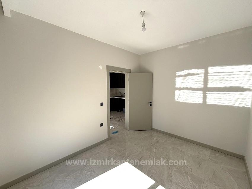 İzmir Seferihisar Çolakibrahim’de 1+1 Zemin Kat Bahçeli Daire