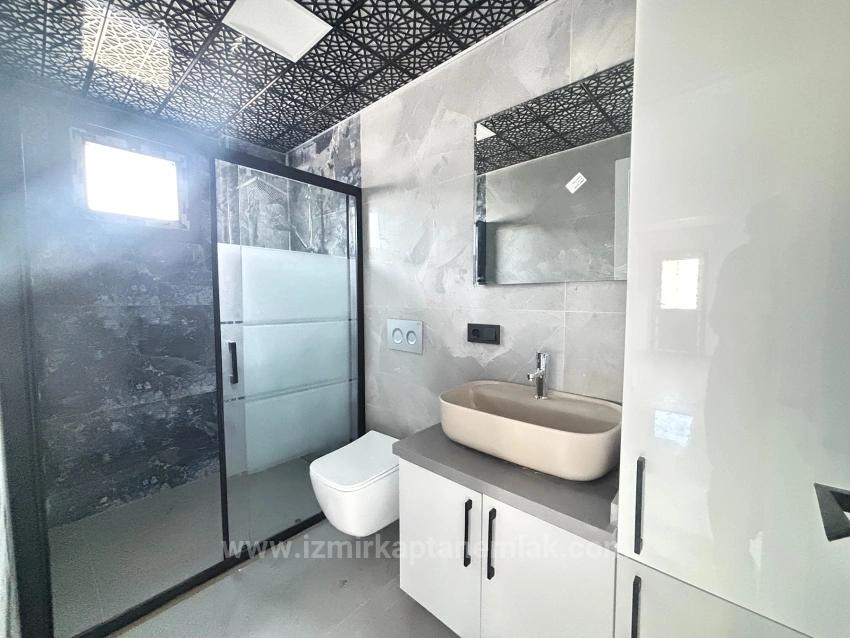 İzmir Seferihisar Ürkmez’de Denize 1100 Metre Satılık 3+1 Müstakil Villa