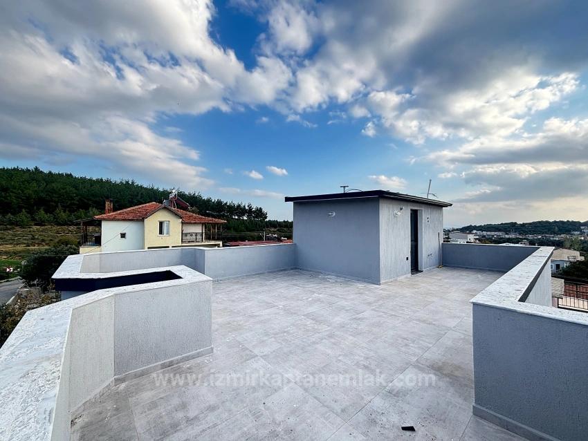 İzmir Seferihisar Ürkmez’de Denize 1100 Metre Satılık 3+1 Müstakil Villa