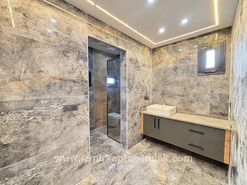 Seferihisar Doğanbey Atatürk Mah. Satılık 4+1 Yazlık - 285 m²