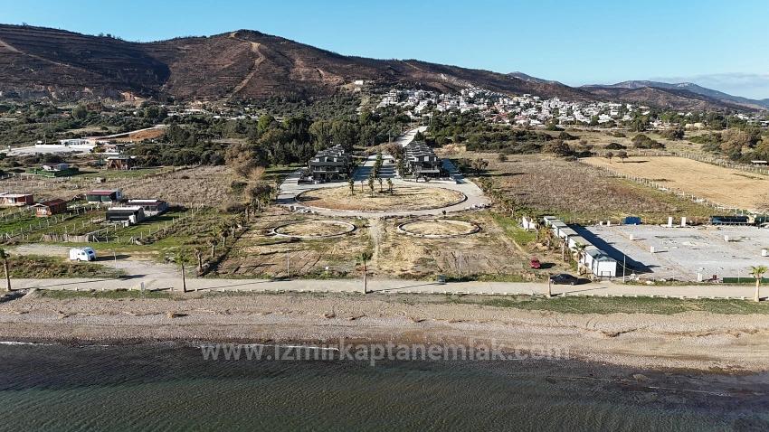 İzmir Seferihisar Atatürk Mahallesi’nde  Denize Sıfır Müstakil Tapulu 3+1 Tripleks Villa