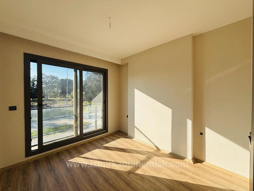 İzmir Seferihisar Atatürk Mahallesi’nde  Denize Sıfır Müstakil Tapulu 3+1 Tripleks Villa