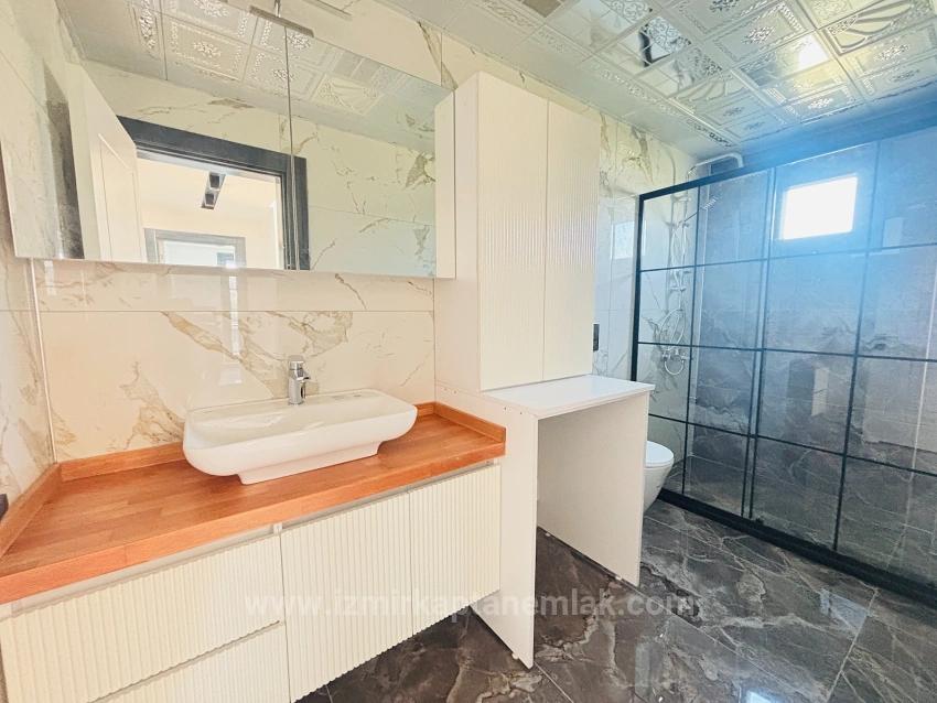  Izmir Seferihisar Düzce Mahallesi’nde Havuzlu Tek Müstakil Dubleks  Villa