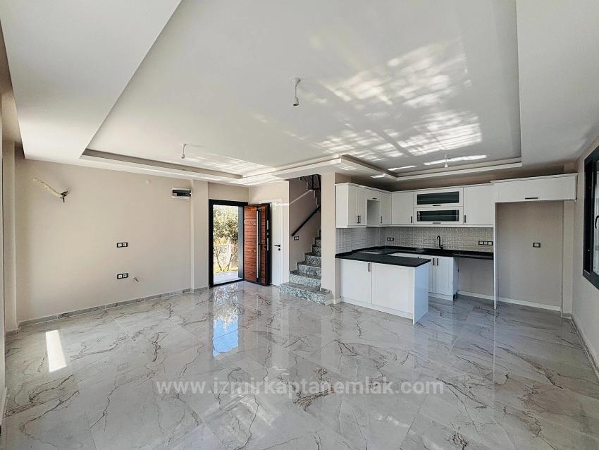  Izmir Seferihiasar Payamlı Mahallesi’nde  3+1 Ebeveyn Banyolu Müstakil Dubleks Villa