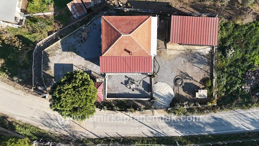 Seferihisar Kavakdere Mah. Satılık 2+1 Çiftlik evi - 826 m²