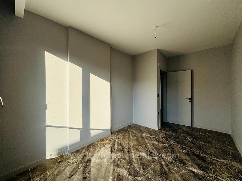  Izmir Seferihisar Cumhuriyet Mahallesi’nde Site İçerisinde 2+1 Geniş Bahçeli Villa 