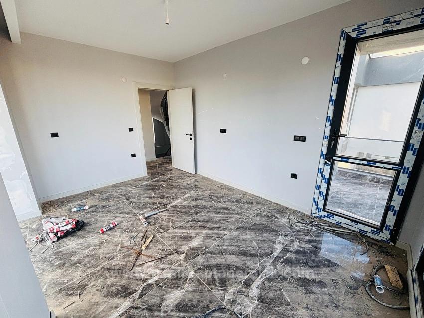  Izmir Seferihisar Cumhuriyet Mahallesi’nde Site İçerisinde 2+1 Geniş Bahçeli Villa 