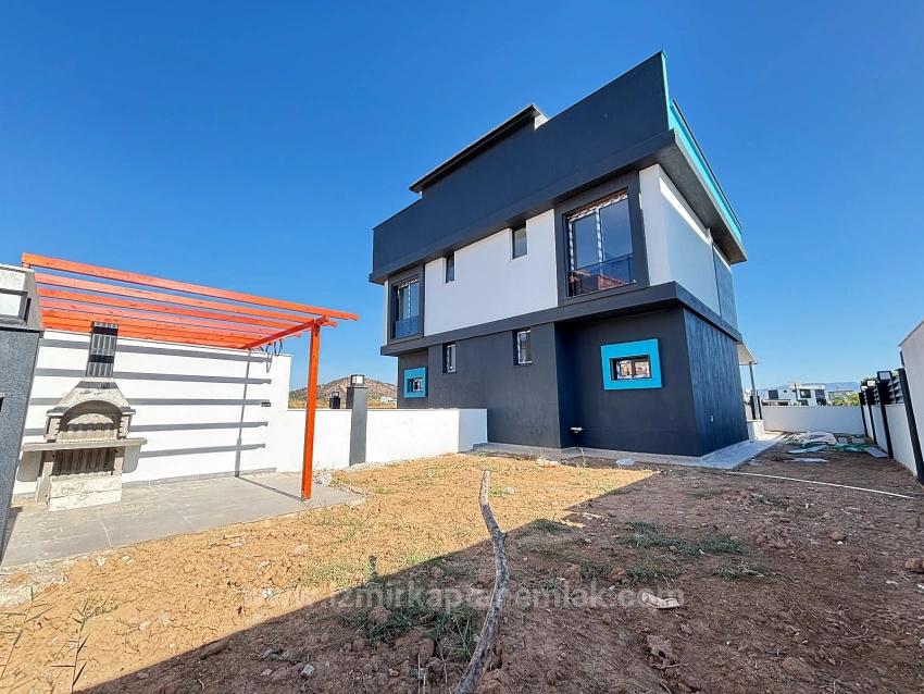 İzmir Seferihisar Cumhuriyet’de Güzel Konuma Sahip  3+1  Tripleks Yazlık Villa