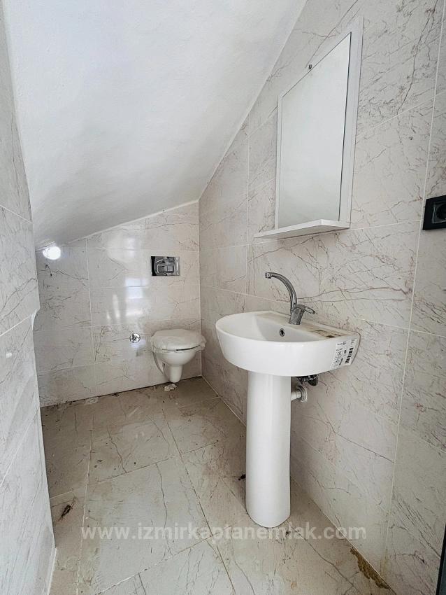 İzmir Seferihisar Atatürk Mahallesi’nde 2+1 Geniş Bahçeli Satılık Villa