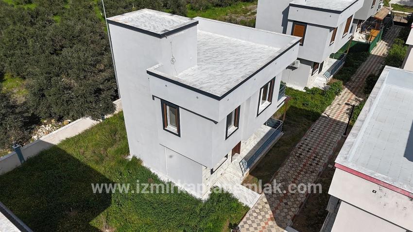 Seferihisar Doğanbey Cumhuriyet Mah. Satılık 3+1 Yazlık - 165 m²