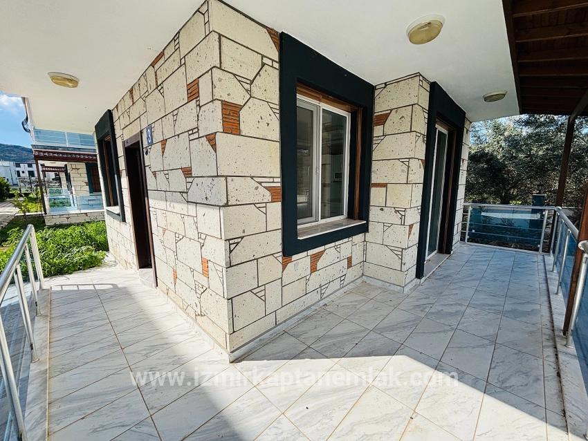 Seferihisar Doğanbey Cumhuriyet Mah. Satılık 3+1 Yazlık - 165 m²