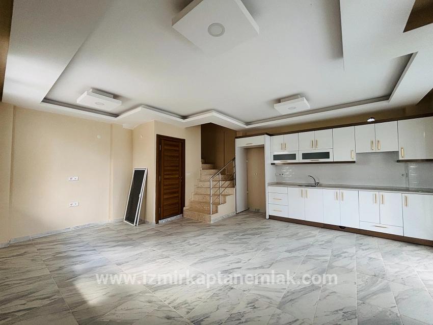 Seferihisar Doğanbey Cumhuriyet Mah. Satılık 3+1 Yazlık - 165 m²