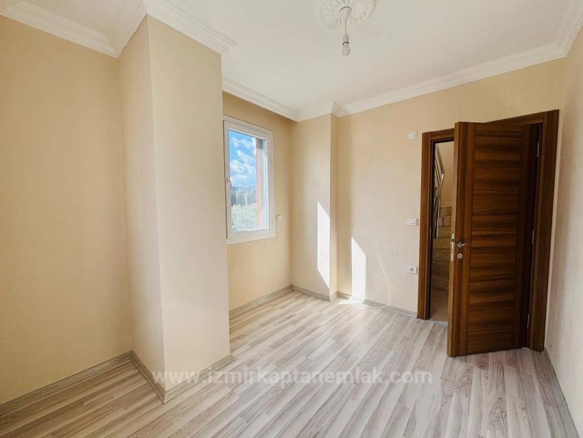  Izmir Seferihisar Cumhuriyet'de Site İçi Müstakil 3+1 Satılık Villa