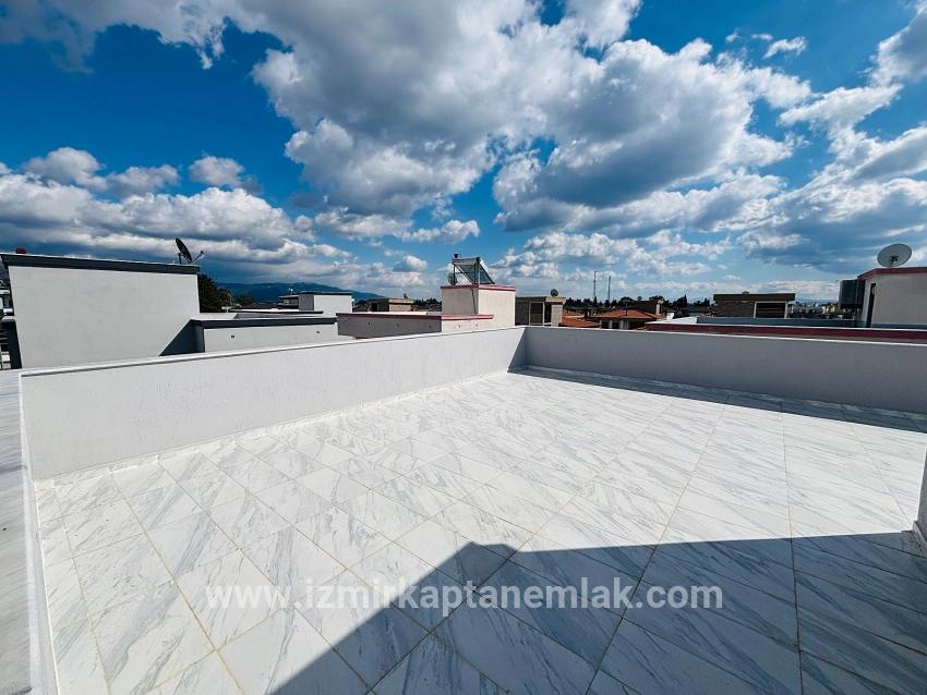 Seferihisar Doğanbey Cumhuriyet Mah. Satılık 3+1 Yazlık - 165 m²