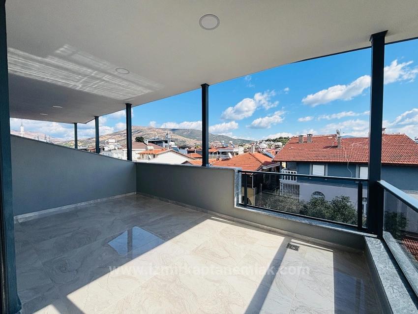 İzmir Seferihisar Ürkmez’de Denize 50M Ultra Lüks Akıllı Ev Sistemli 3+1 Yazlık 