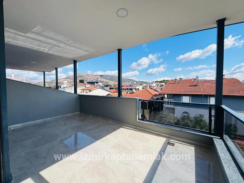 Seferihisar Ürkmez Mersin Alanı Mah. Satılık 3+1 Yazlık - 177 m²