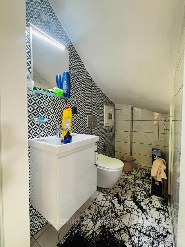 İzmir Seferihisar Cumhuriyet Mahallesi’nde Havuzlu Full Eşyalı 3+1 Satılık Villa