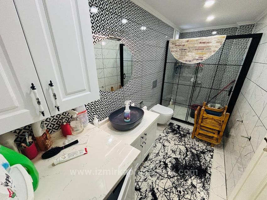 İzmir Seferihisar Cumhuriyet Mahallesi’nde Havuzlu 3+1 Satılık Villa