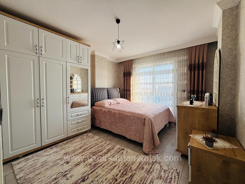 İzmir Seferihisar Cumhuriyet Mahallesi’nde Havuzlu Full Eşyalı 3+1 Satılık Villa