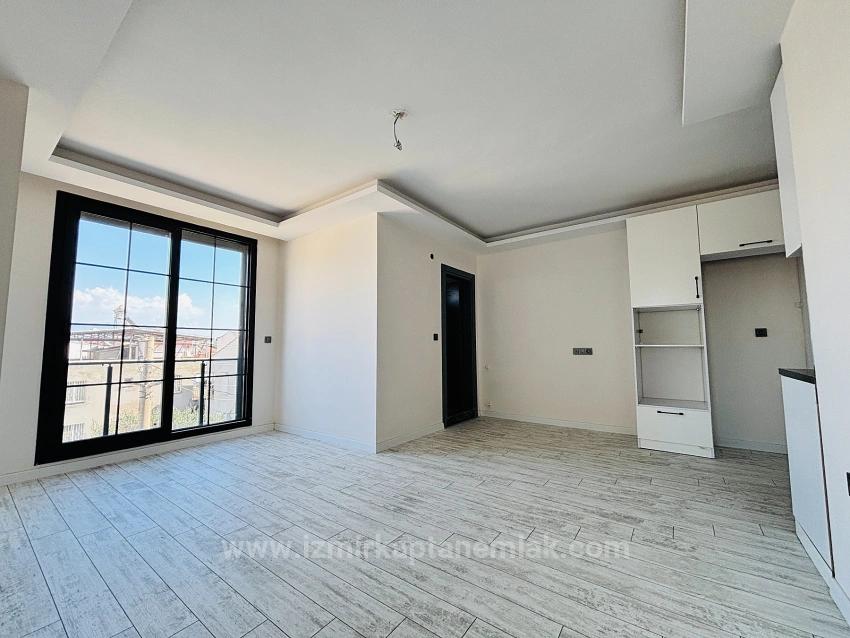 İzmir Seferihisar Payamlı Mahallesi Deniz Sokağında Yenilenmiş 1+1 Satılık Daire