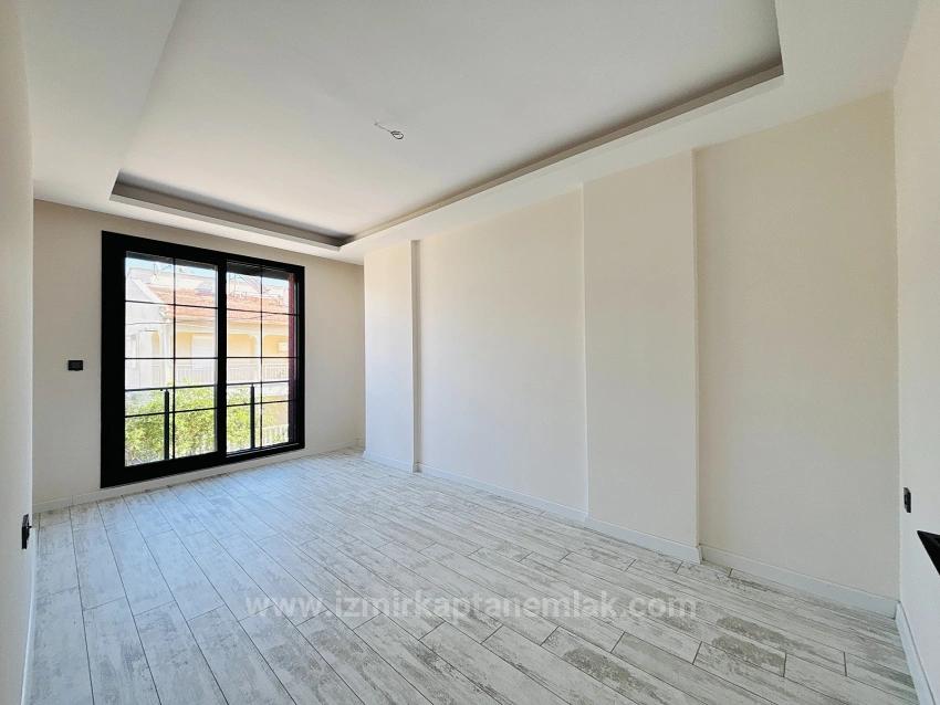 İzmir Seferihisar Payamlı Mahallesi Deniz Sokağında Yenilenmiş  2+1 Satılık Daire