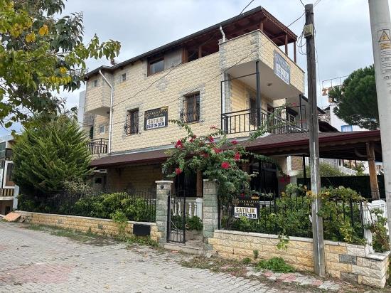 Seferihisar Bengiler’de Deniz Tarafında 4+1 Müstakil Tripleks Yazlık Villa