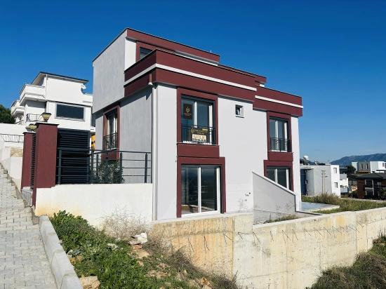 Doğanbey Atatürk Mahallesi Deniz Manzaralı Bahçeli Satılık 3+1 Villa