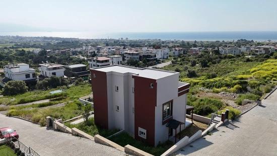 Doğanbey Atatürk Mahallesi Deniz Manzaralı Bahçeli Satılık 3+1 Villa