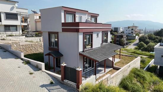 Doğanbey Atatürk Mahallesi Deniz Manzaralı Bahçeli Satılık 3+1 Villa