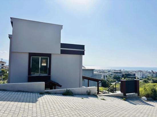 Doğanbey Atatürk Mahallesi Deniz Manzaralı Bahçeli Satılık 3+1 Villa