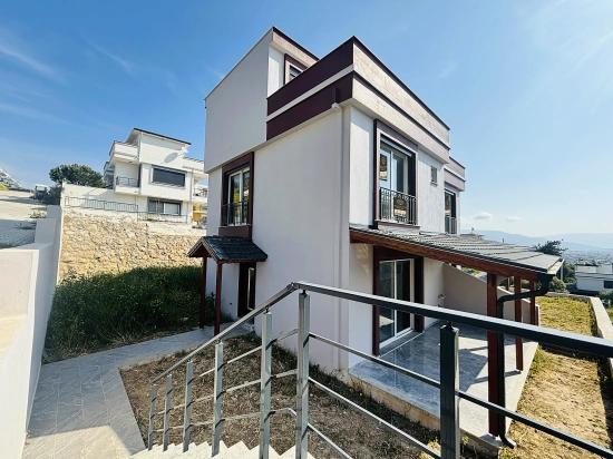 Doğanbey Atatürk Mahallesi Deniz Manzaralı Bahçeli Satılık 3+1 Villa